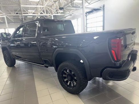 Used 2024 GMC Sierra 3500 Denali Ultimate AWD/4WD image 4