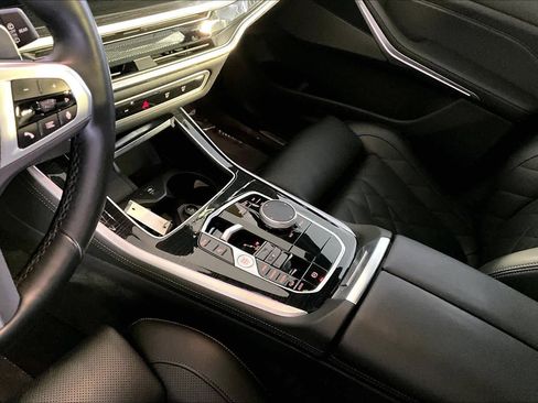 Used 2024 BMW X5 xDrive40i w/ M Sport Package AWD/4WD image 18