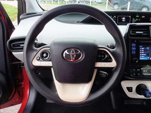 Used 2017 Toyota Prius Two image 3