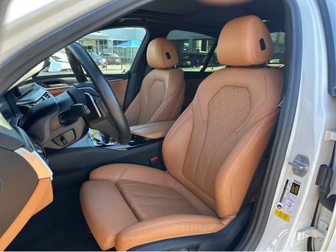 Used 2021 BMW 540i w/ Premium Package RWD image 38