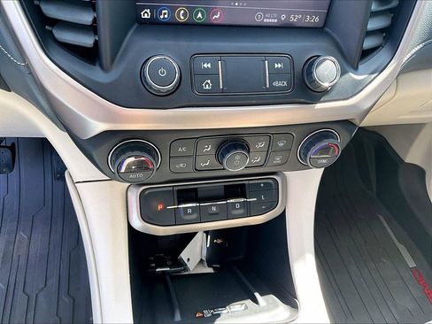 Used 2023 GMC Acadia Denali w/ Denali Ultimate Package AWD/4WD image 28
