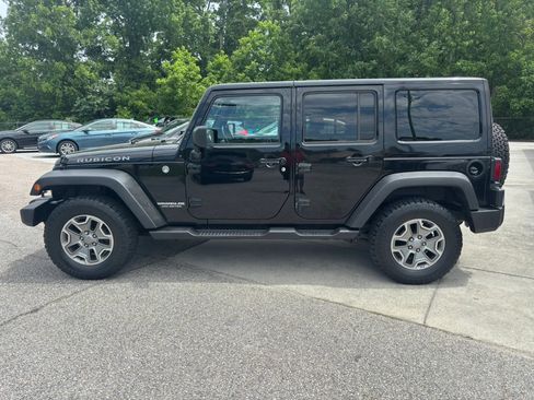 Used 2015 Jeep Wrangler Unlimited Rubicon w/ Connectivity Group AWD/4WD image 8