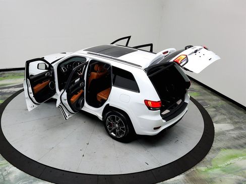 Used 2016 Jeep Grand Cherokee SRT image 41