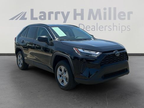 Used 2024 Toyota RAV4 LE AWD/4WD image 7