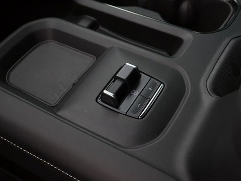 Used 2024 GMC Sierra 2500 AT4X image 19