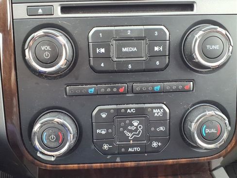 Used 2017 Ford Expedition EL Platinum image 19