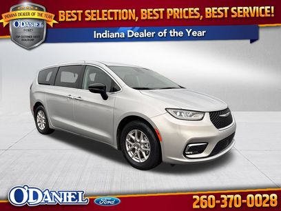 Used 2024 Chrysler Pacifica Touring-L