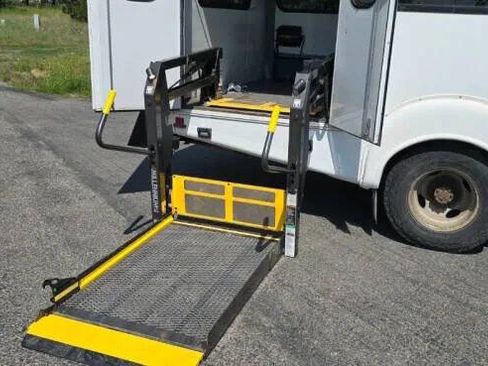 Used 2011 Ford E-450 and Econoline 450 Super Duty w/ Shuttle Bus Prep Pkg image 16