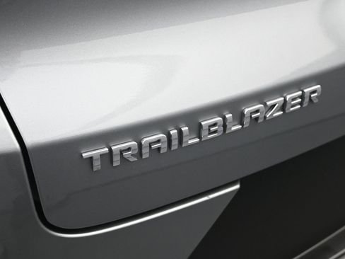 Used 2025 Chevrolet TrailBlazer LT FWD image 25