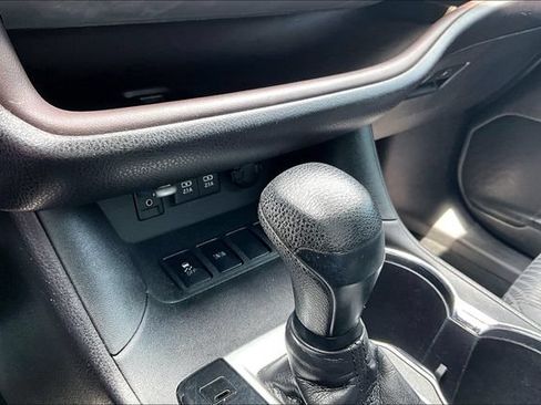 Used 2018 Toyota Highlander LE FWD image 23