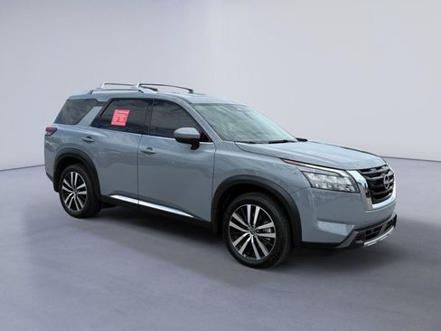 Certified 2025 Nissan Pathfinder Platinum FWD image 1