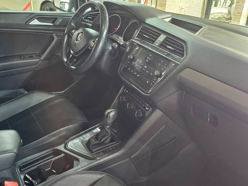 Used 2019 Volkswagen Tiguan SE FWD image 12
