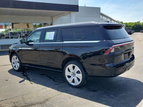 Used 2025 Lincoln Navigator L Reserve AWD/4WD image 3
