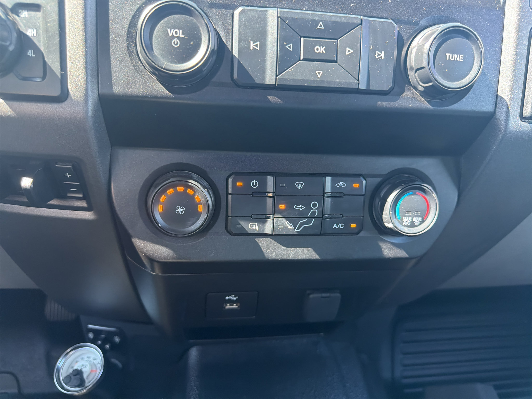 Used 2022 Ford F250 XL w/ Power Equipment Group AWD/4WD image 16
