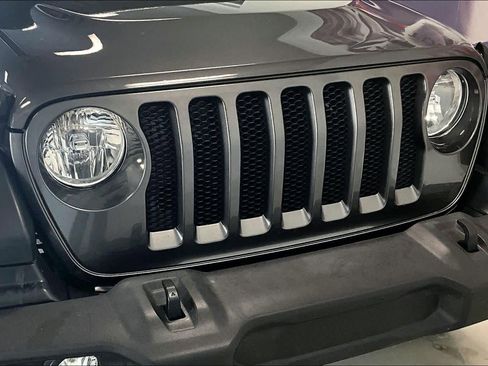 Used 2018 Jeep Wrangler Unlimited Sport S AWD/4WD image 29