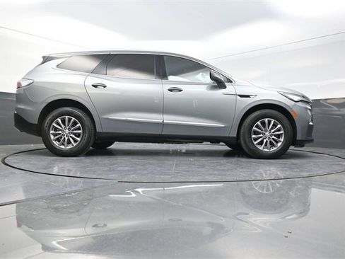 Used 2024 Buick Enclave Premium image 34
