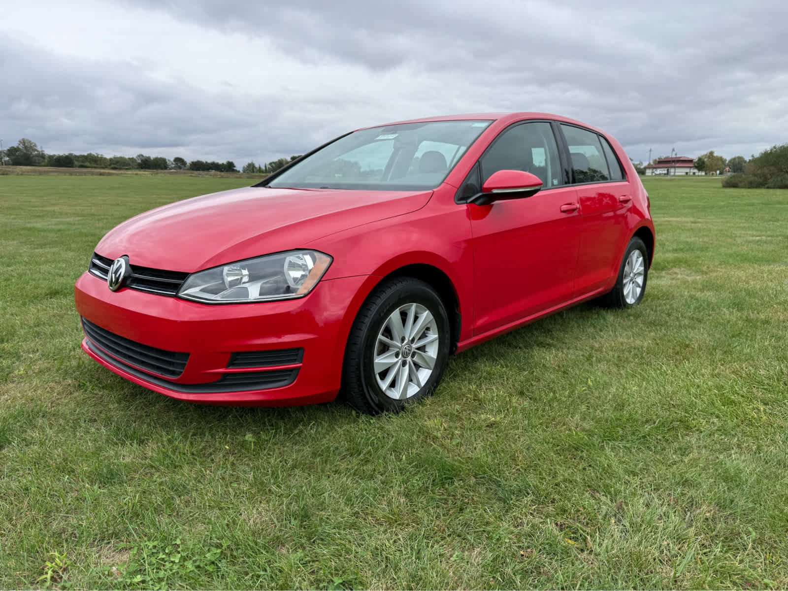 Used 2017 Volkswagen Golf S FWD image 2