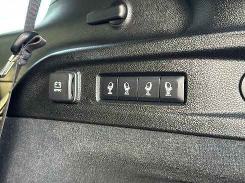 Used 2022 Jeep Grand Cherokee L Overland w/ Luxury Tech Group IV AWD/4WD image 19