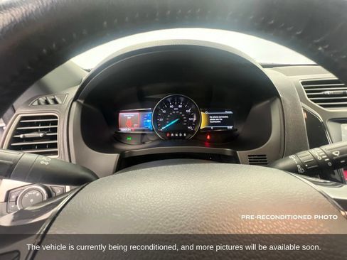 Used 2019 Ford Explorer XLT w/ Equipment Group 202A FWD image 15