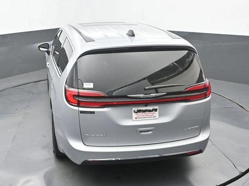 Used 2026 Chrysler Pacifica Limited FWD image 31