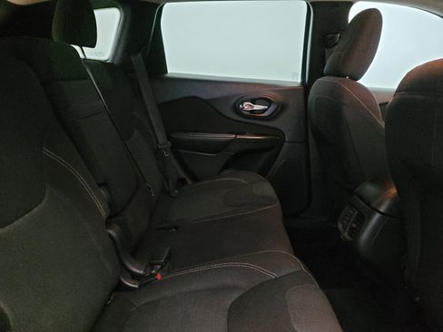 Used 2016 Jeep Cherokee Latitude w/ Comfort/Convenience Group image 19