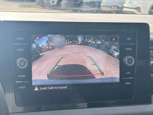 Used 2025 Volkswagen Jetta SE w/ Sunroof Package image 19