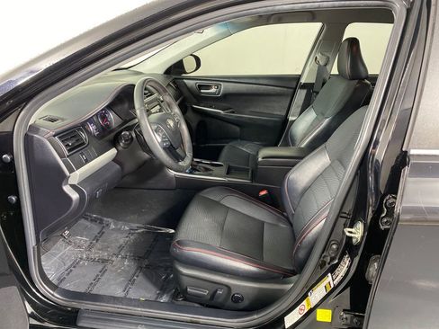 Used 2017 Toyota Camry SE image 7