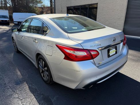 Used 2016 Nissan Altima 2.5 SV FWD image 10