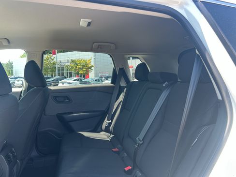 Used 2023 Nissan Rogue S FWD image 10