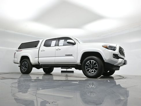 Used 2022 Toyota Tacoma TRD Sport image 3