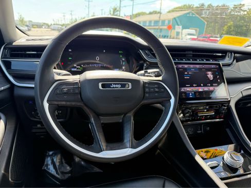 Used 2023 Jeep Grand Cherokee 4WD 4xe image 15