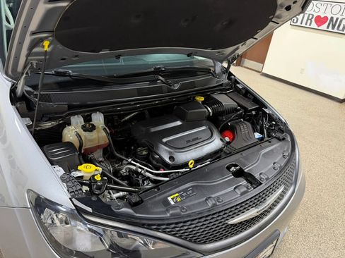 Used 2021 Chrysler Voyager L FWD image 59