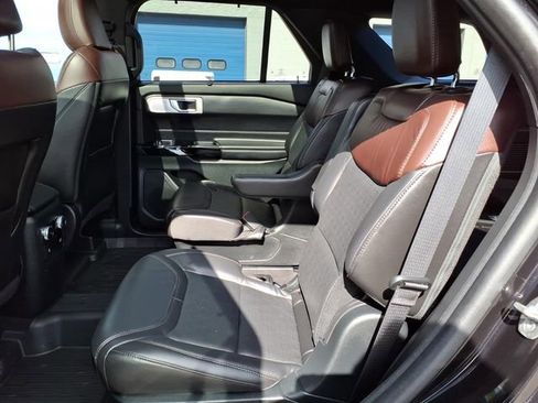 Used 2023 Ford Explorer Platinum w/ Technology Package AWD/4WD image 13
