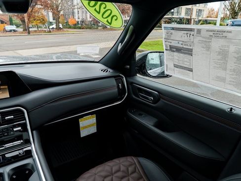 New 2026 Nissan Armada Platinum image 9