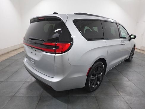 New 2026 Chrysler Pacifica Select w/ S Appearance Package FWD image 6
