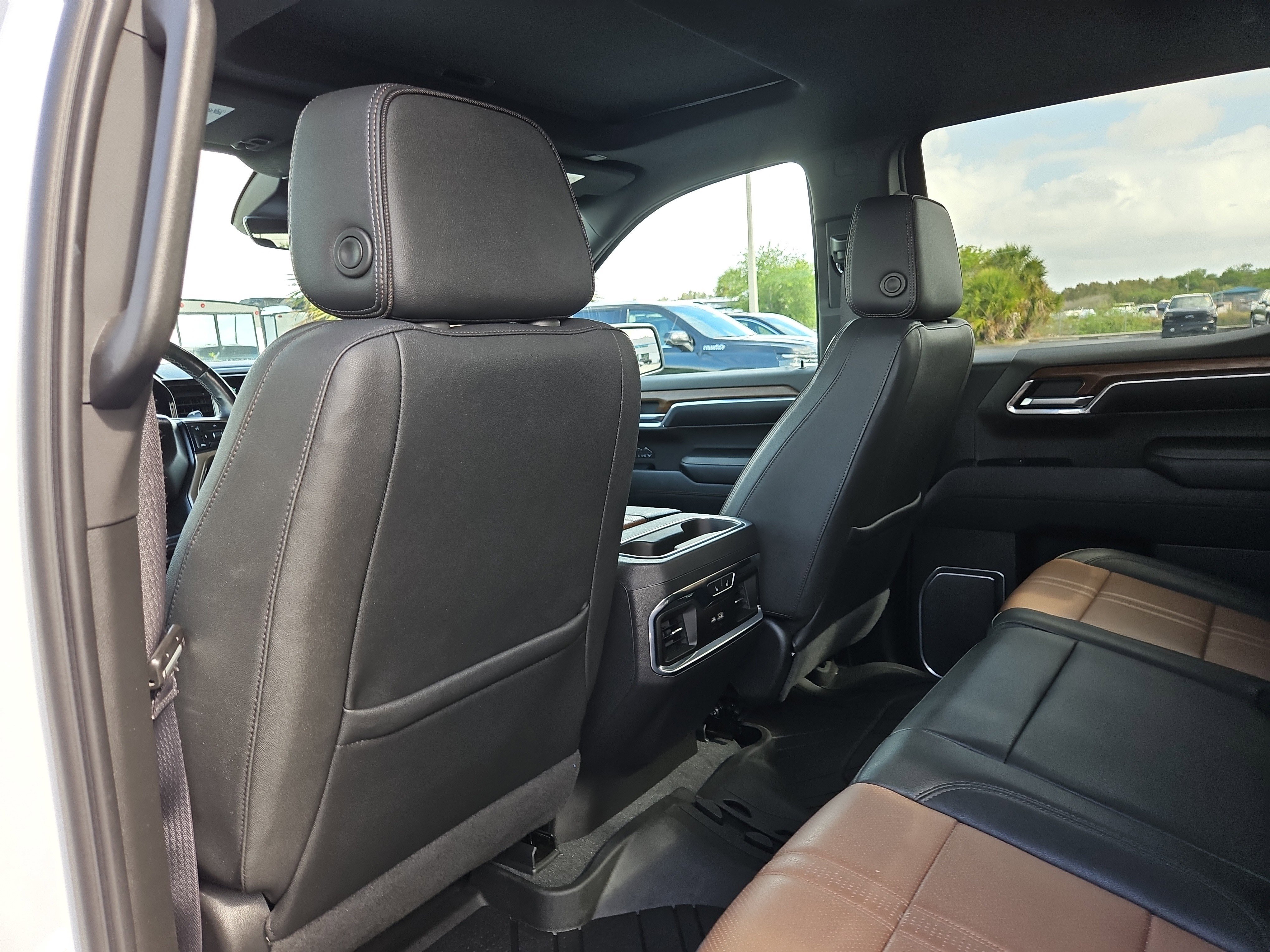 Certified 2023 Chevrolet Silverado 1500 High Country w/ High Country Premium Package AWD/4WD image 11