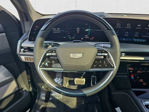 New 2026 Cadillac Vistiq Platinum w/ LPO, Floor Liner Package image 21