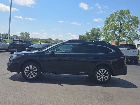 Used 2022 Subaru Outback Premium AWD/4WD image 4