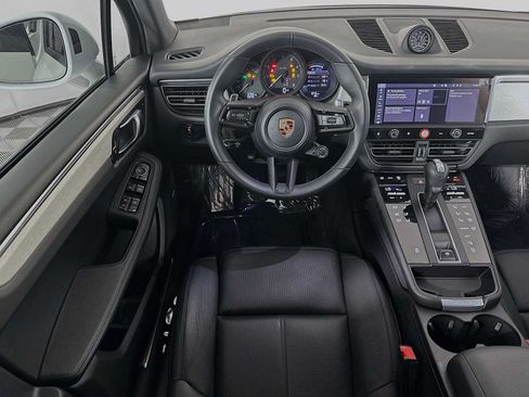 Certified 2026 Porsche Macan AWD/4WD image 24