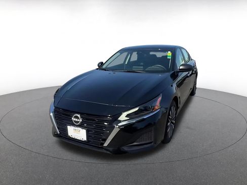 Used 2025 Nissan Altima 2.5 SV FWD image 7