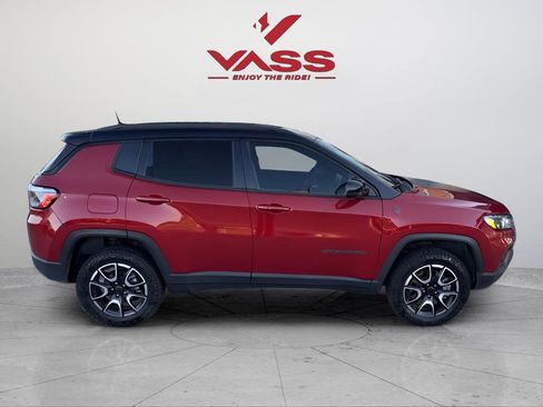 Used 2025 Jeep Compass Trailhawk AWD/4WD image 6