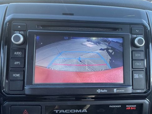 Used 2015 Toyota Tacoma 4x4 Double Cab w/ TRD Off-Road Package image 28