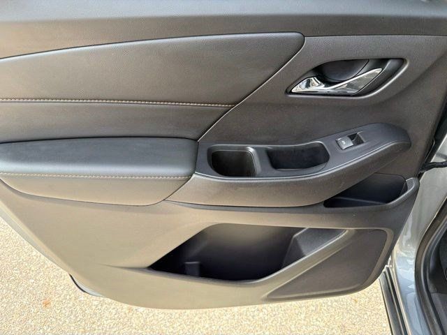 Used 2021 Chevrolet Traverse LS AWD/4WD image 13