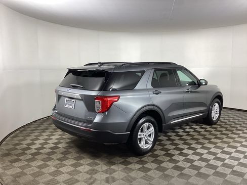 Used 2024 Ford Explorer XLT AWD/4WD image 2