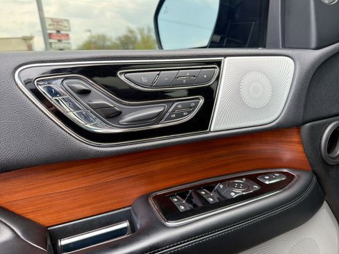 Used 2019 Lincoln Navigator L Reserve AWD/4WD image 22