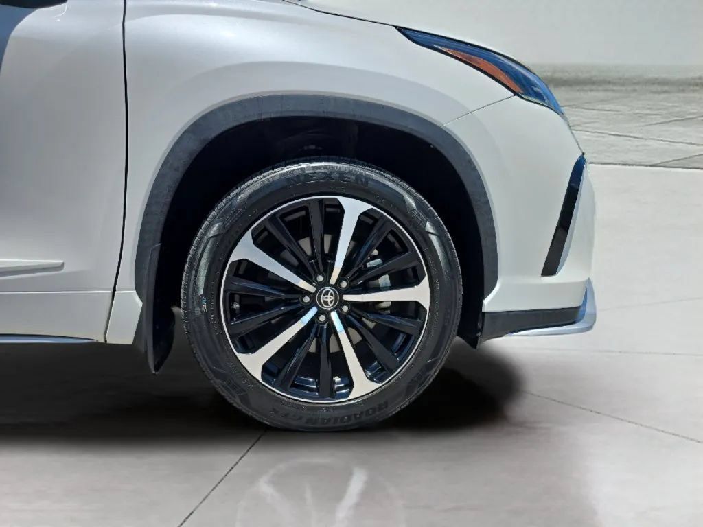 Used 2021 Toyota Highlander XSE AWD/4WD image 33