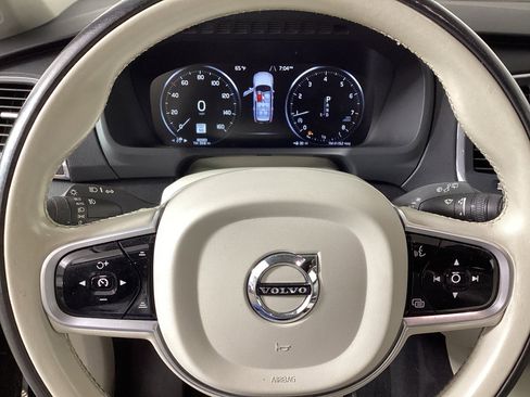 Used 2020 Volvo XC90 T6 Momentum AWD/4WD image 25
