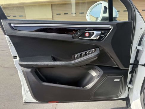 Used 2021 Porsche Macan image 14