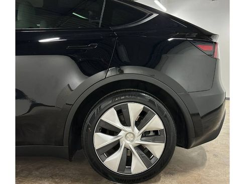 Used 2023 Tesla Model Y Long Range image 11