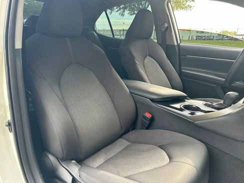 Used 2020 Toyota Camry LE FWD image 16